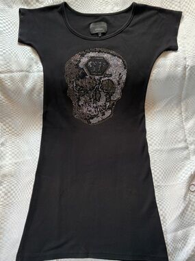 Philipp Plein Black T-shirt Dress with Deep Mysterious Crystal Skull Motif.